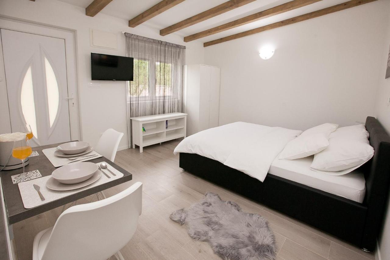 Studio Apartments Tara Задар Екстер'єр фото