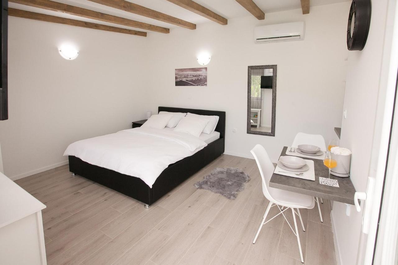 Studio Apartments Tara Задар Екстер'єр фото