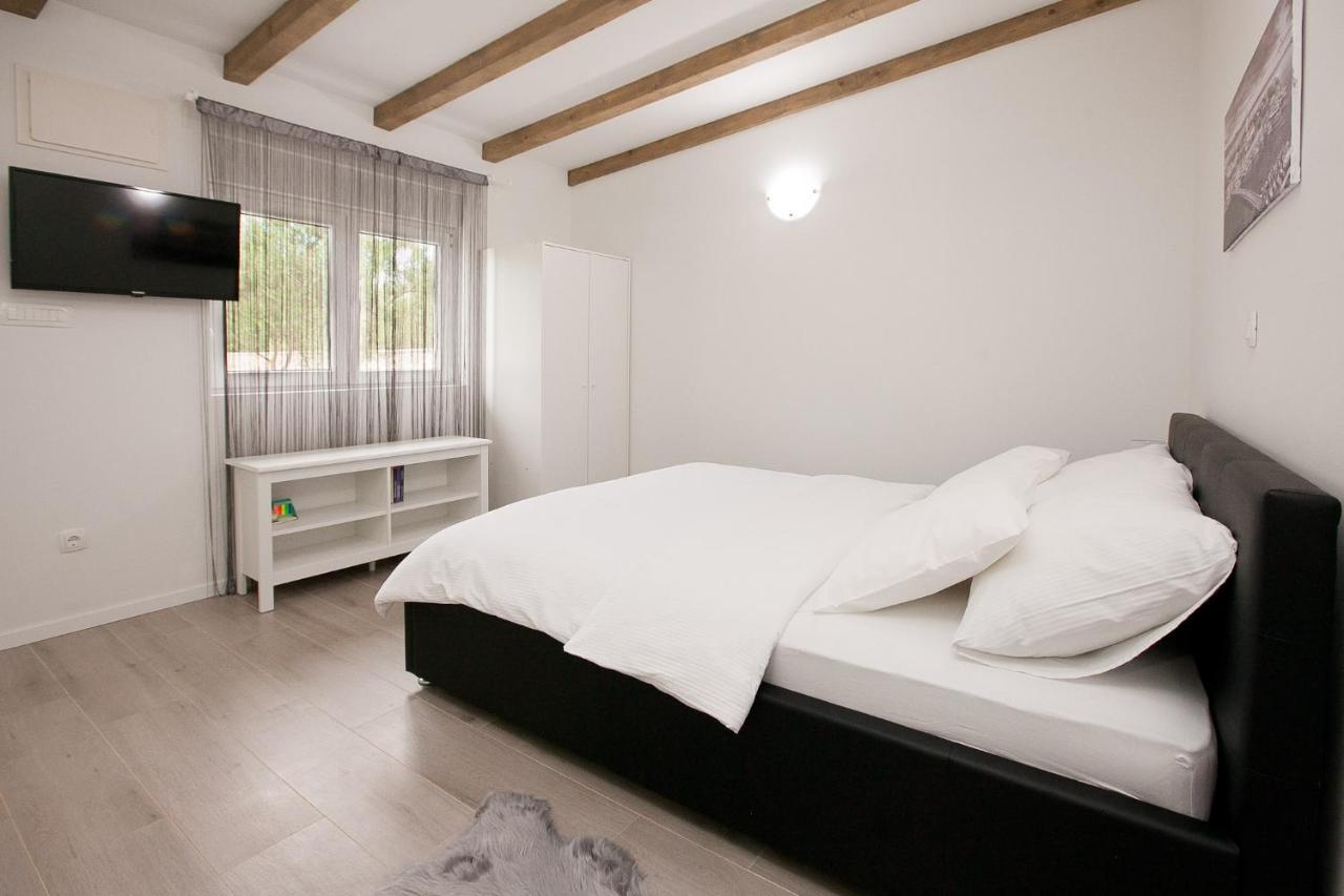 Studio Apartments Tara Задар Екстер'єр фото