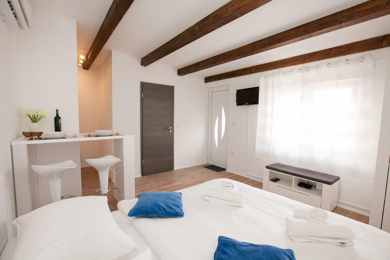 Studio Apartments Tara Задар Екстер'єр фото